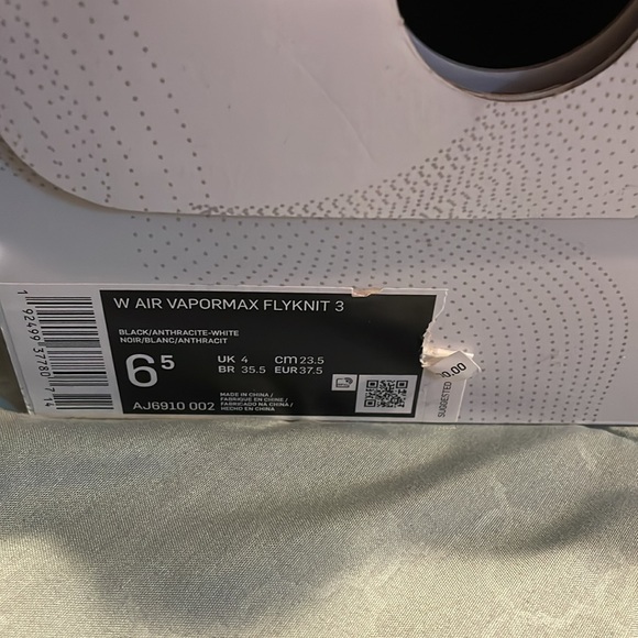 Women’s Vapormax, worn once. With box. Size 6.5 - Picture 2 of 3
